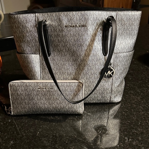 Michael Kors Black and Gray Tote with Wallet - Picture 1 of 8